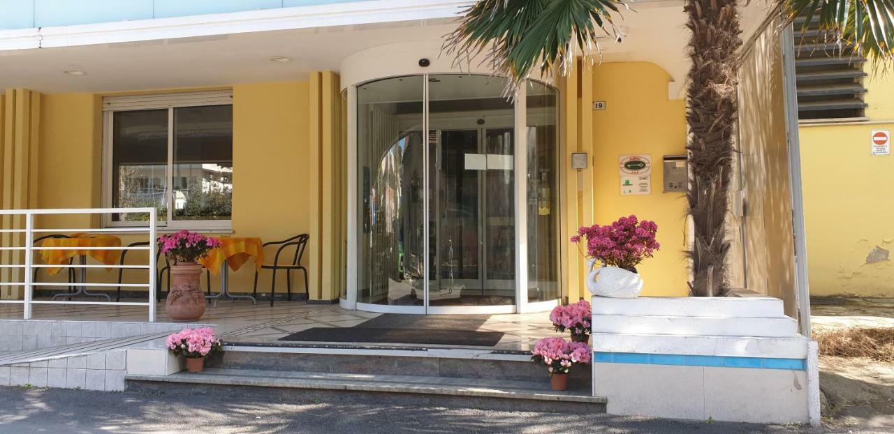 Hotel Ginevra Riccione Exterior photo